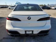 ✅ 2023 BMW 7 Series 760i xDrive • VIN: WBA33EJ09PCM68850 • Лот: 87250995. Опубликован ранее на Copart с пробегом 12 963 миль. Бесплатный доступ к архиву аукционных продаж из США и подробный отчёт об истории автомобиля на DreamBid. Изображение 6.