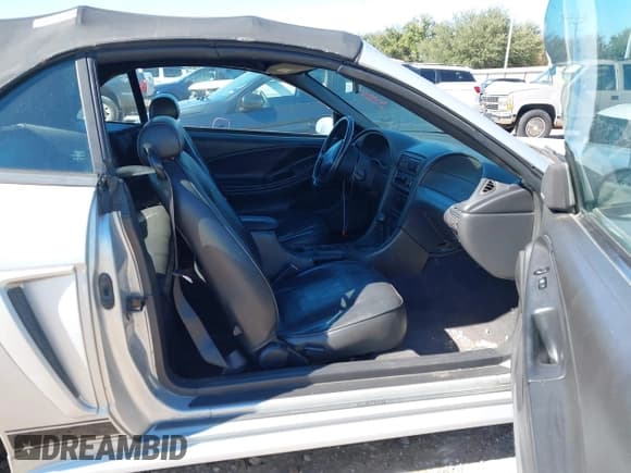 ✅ 2004 Ford Mustang Deluxe • VIN: 1FAFP44614F219120 • Lot: 43637646. Listed on IAAI with 204,090 mi. Free auction sales archive from the USA and detailed vehicle history report at DreamBid. Image 5.