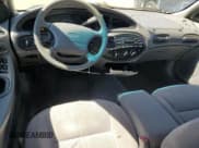 ✅ 1997 Ford Taurus GL • VIN: 1FALP52U2VG260801 • Lot: 48804985. Wystawiony na Copart z przebiegiem 124 576 mil. Bezpłatny archiwum sprzedaży aukcyjnych z USA i szczegółowy raport historii pojazdu na DreamBid. Zdjęcie 8.