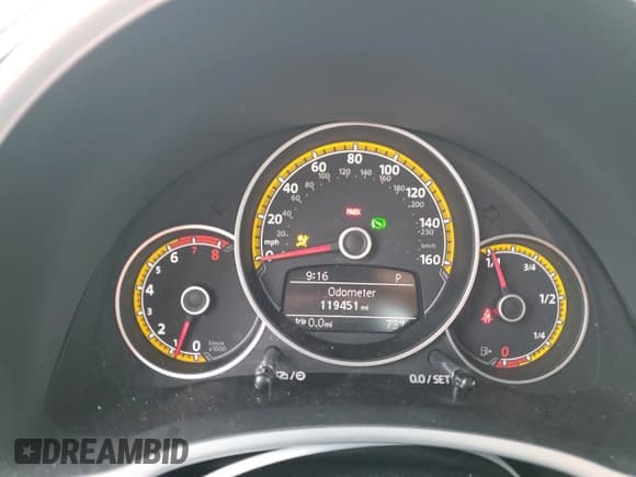 ✅ 2018 Volkswagen Beetle Dune • VIN: 3VWSD7AT1JM706856 • Lot: 71675824. Wystawiony na Copart z przebiegiem 119 451 mil. Bezpłatny archiwum sprzedaży aukcyjnych z USA i szczegółowy raport historii pojazdu na DreamBid. Zdjęcie 9.