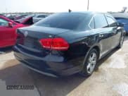 ✅ 2013 Volkswagen Passat SE • VIN: 1VWBH7A3XDC085319 • Lot: 43871671. Wystawiony na IAAI z przebiegiem 209 314 mil. Bezpłatny archiwum sprzedaży aukcyjnych z USA i szczegółowy raport historii pojazdu na DreamBid. Zdjęcie 4.