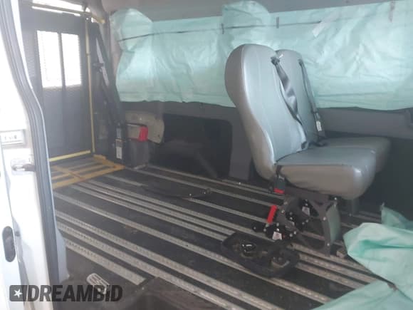 ✅ 2018 Ford Transit XL • VIN: 1FMZK1CM7JKA81747 • Lot: 42143608. Wystawiony na IAAI z przebiegiem 20 981 mil. Bezpłatny archiwum sprzedaży aukcyjnych z USA i szczegółowy raport historii pojazdu na DreamBid. Zdjęcie 8.