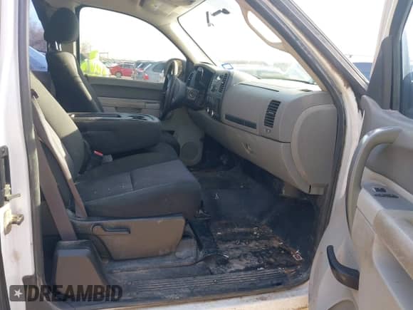 2010 Chevrolet Silverado 1500 Work Truck z VIN 1GCSCPEX1AZ237933, wystawiony jako IAAI lot #41326323 z przebiegiem 122 442 mil mil oraz . Historia ofert i sprzedaży dostępna na DreamBid. Obrazek 5.