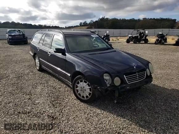 ✅ 2001 Mercedes-Benz E 320 • VIN: WDBJH65JX1B387291 • Лот: 79756824. Опубликован ранее на Copart с пробегом 261 205 миль. Бесплатный доступ к архиву аукционных продаж из США и подробный отчёт об истории автомобиля на DreamBid. Изображение 10.