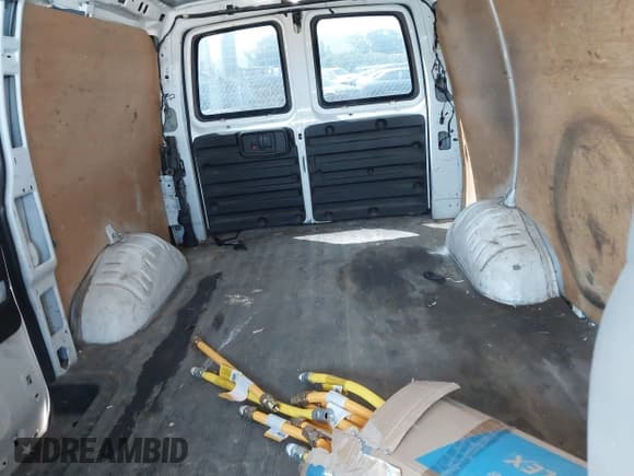 ✅ 2005 Chevrolet Express Cargo • VIN: 1GCFG15T651238970 • Lot: 42141600. Listed on IAAI with 138,534 mi. Free auction sales archive from the USA and detailed vehicle history report at DreamBid. Image 8.