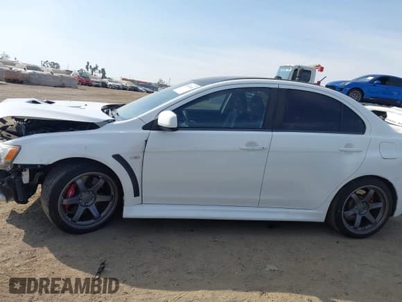 ✅ 2014 Mitsubishi Lancer Evolution MR • VIN: JA32W5FV6EU019433 • Lot: 43638462. Wystawiony na IAAI z przebiegiem 51 653 mil. Bezpłatny archiwum sprzedaży aukcyjnych z USA i szczegółowy raport historii pojazdu na DreamBid. Zdjęcie 15.