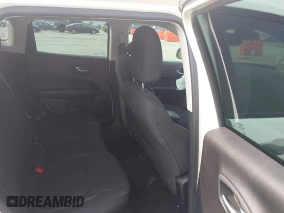 ✅ 2018 Jeep Compass Sport • VIN: 3C4NJCAB2JT193552 • Lot: 43104099. Wystawiony na IAAI z przebiegiem 102 200 mil. Bezpłatny archiwum sprzedaży aukcyjnych z USA i szczegółowy raport historii pojazdu na DreamBid. Zdjęcie 8.