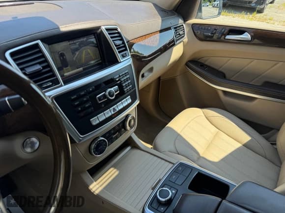 ✅ 2014 Mercedes-Benz GL 350 • VIN: 4JGDF2EEXEA328958 • Lot: 67666195. Wystawiony na Copart z przebiegiem 244 403 mil. Bezpłatny archiwum sprzedaży aukcyjnych z USA i szczegółowy raport historii pojazdu na DreamBid. Zdjęcie 11.