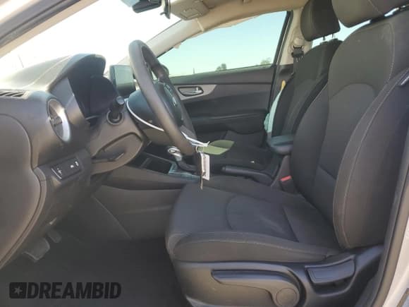 ✅ 2021 Kia Forte LXS • VIN: 3KPF24AD5ME309473 • Лот: 67448935. Опубликован ранее на Copart с пробегом 81 749 миль. Бесплатный доступ к архиву аукционных продаж из США и подробный отчёт об истории автомобиля на DreamBid. Изображение 7.