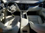 ✅ 2018 Volvo XC60 Momentum • VIN: YV4102RK6J1010934 • Lot: 93151115. Wystawiony na Copart z przebiegiem 45 844 mil. Bezpłatny archiwum sprzedaży aukcyjnych z USA i szczegółowy raport historii pojazdu na DreamBid. Zdjęcie 8.