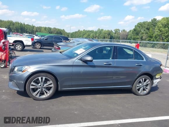 ✅ 2018 Mercedes-Benz C 300 • VIN: 55SWF4KB8JU280931 • Lot: 43148785. Wystawiony na IAAI z przebiegiem 96 157 mil. Bezpłatny archiwum sprzedaży aukcyjnych z USA i szczegółowy raport historii pojazdu na DreamBid. Zdjęcie 15.
