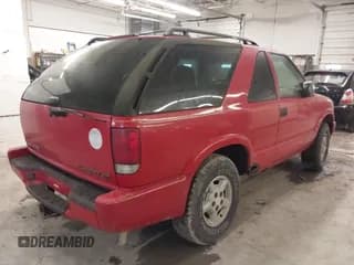 ✅ 2000 Chevrolet Blazer LS • VIN: 1GNCT18WXYK264109 • Lot: 42047484. Wystawiony na IAAI z przebiegiem Nie podano. Bezpłatny archiwum sprzedaży aukcyjnych z USA i szczegółowy raport historii pojazdu na DreamBid. Zdjęcie 4.