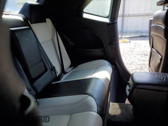 ✅ 2018 Dodge Challenger SXT Plus • VIN: 2C3CDZAG8JH270743 • Lot: 70089075. Wystawiony na Copart z przebiegiem 179 384 mil. Bezpłatny archiwum sprzedaży aukcyjnych z USA i szczegółowy raport historii pojazdu na DreamBid. Zdjęcie 10.