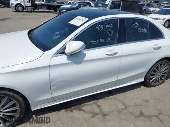 ✅ 2015 Mercedes-Benz C 300 Luxury • VIN: 55SWF4KB1FU034942 • Lot: 42384243. Listed on IAAI with 134,747 mi. Free auction sales archive from the USA and detailed vehicle history report at DreamBid. Image 6.