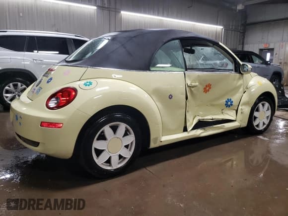 ✅ 2006 Volkswagen Beetle • VIN: 3VWRF31YX6M311661 • Lot: 51855285. Listed on Copart with 98,703 mi. Free auction sales archive from the USA and detailed vehicle history report at DreamBid. Image 3.