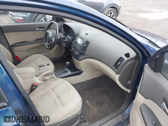 ✅ 2011 Hyundai Elantra SE • VIN: KMHDC8AE7BU096279 • Lot: 43611034. Listed on IAAI with 175,000 mi. Free auction sales archive from the USA and detailed vehicle history report at DreamBid. Image 5.