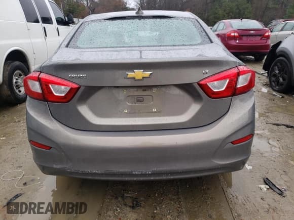 ✅ 2018 Chevrolet Cruze LT • VIN: 1G1BE5SM3J7151374 • Lot: 68614242. Listed on Copart with 24,033 mi. Free auction sales archive from the USA and detailed vehicle history report at DreamBid. Image 6.