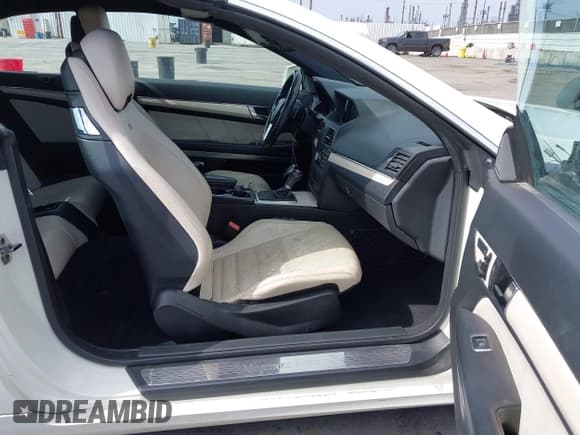 ✅ 2012 Mercedes-Benz E 350 • VIN: WDDKK5KF3CF164187 • Lot: 42128731. Wystawiony na IAAI z przebiegiem 111 693 mil. Bezpłatny archiwum sprzedaży aukcyjnych z USA i szczegółowy raport historii pojazdu na DreamBid. Zdjęcie 5.