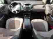 2011 Hyundai Tucson Limited z VIN KM8JU3AC0BU243785, wystawiony jako Copart lot #63823074 z przebiegiem Nie podano mil oraz Szkoda całkowita • Salvage title. Historia ofert i sprzedaży dostępna na DreamBid. Obrazek 8.