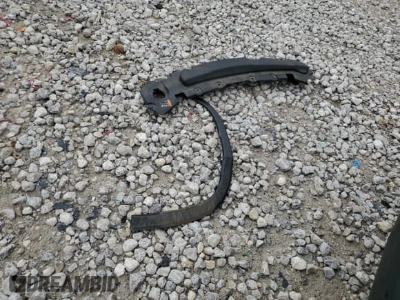 ✅ 2018 Chevrolet Traverse LT • VIN: 1GNEVHKW8JJ173016 • Lot: 82575325. Wystawiony na Copart z przebiegiem 150 228 mil. Bezpłatny archiwum sprzedaży aukcyjnych z USA i szczegółowy raport historii pojazdu na DreamBid. Zdjęcie 13.