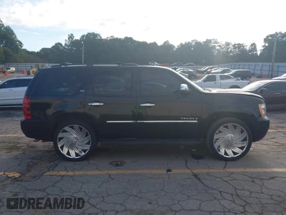 ✅ 2009 Chevrolet Tahoe LTZ • VIN: 1GNFC33079R108257 • Lot: 43346778. Listed on IAAI with 296,581 mi. Free auction sales archive from the USA and detailed vehicle history report at DreamBid. Image 13.