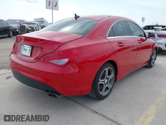 ✅ 2014 Mercedes-Benz CLA 250 • VIN: WDDSJ4EBXEN068667 • Lot: 42023810. Listed on IAAI with 145,531 mi. Free auction sales archive from the USA and detailed vehicle history report at DreamBid. Image 4.