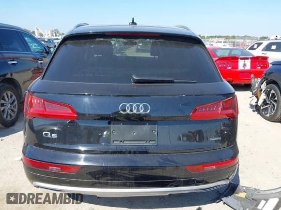 ✅ 2020 Audi Q5 Premium • VIN: WA1ANAFY7L2066850 • Lot: 43399399. Wystawiony na IAAI z przebiegiem 66 335 mil. Bezpłatny archiwum sprzedaży aukcyjnych z USA i szczegółowy raport historii pojazdu na DreamBid. Zdjęcie 17.