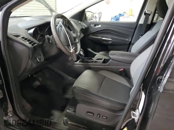 ✅ 2019 Ford Escape SE • VIN: 1FMCU9GD7KUC06115 • Лот: 91668825. Опубликован ранее на Copart с пробегом 100 337 миль. Бесплатный доступ к архиву аукционных продаж из США и подробный отчёт об истории автомобиля на DreamBid. Изображение 7.