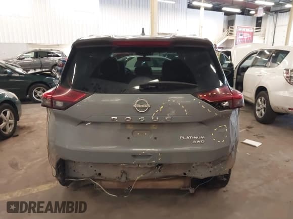 ✅ 2023 Nissan Rogue Platinum • VIN: JN8BT3DD0PW318839 • Lot: 41913984. Wystawiony na IAAI z przebiegiem 78 859 mil. Bezpłatny archiwum sprzedaży aukcyjnych z USA i szczegółowy raport historii pojazdu na DreamBid. Zdjęcie 17.