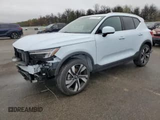 ✅ 2024 Volvo XC40 Plus Bright Theme • VIN: YV4L12UE7R2224361 • Лот: 55152585. Опубликован ранее на Copart с пробегом 7 261 миль. Бесплатный доступ к архиву аукционных продаж из США и подробный отчёт об истории автомобиля на DreamBid. Изображение 1.