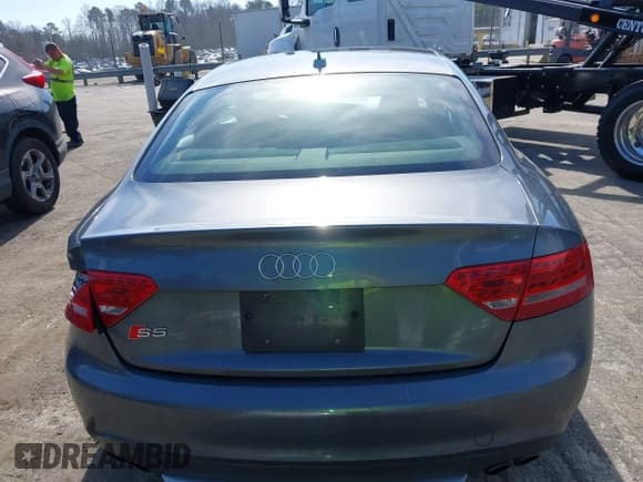 ✅ 2012 Audi S5 Premium Plus • VIN: WAUCVAFR1CA003754 • Lot: 41492517. Wystawiony na IAAI z przebiegiem 116 082 mil. Bezpłatny archiwum sprzedaży aukcyjnych z USA i szczegółowy raport historii pojazdu na DreamBid. Zdjęcie 16.