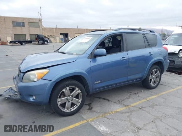 ✅ 2008 Toyota RAV4 Sport • VIN: JTMBK32V886047024 • Лот: 42795201. Опубликован ранее на IAAI с пробегом 207 445 миль. Бесплатный доступ к архиву аукционных продаж из США и подробный отчёт об истории автомобиля на DreamBid. Изображение 2.