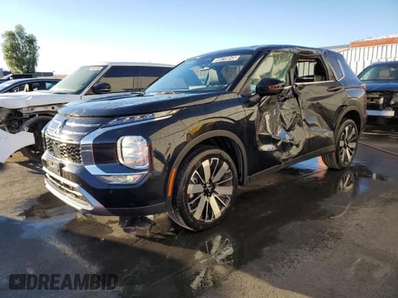 ✅ 2025 Mitsubishi Outlander SE • VIN: JA4J3VA89SZ038915 • Лот: 90419045. Опубликован ранее на Copart с пробегом 6 805 миль. Бесплатный доступ к архиву аукционных продаж из США и подробный отчёт об истории автомобиля на DreamBid. Изображение 1.