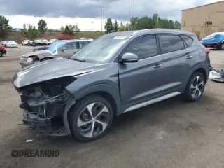 2017 Hyundai Tucson Sport z VIN KM8J33A28HU414785, wystawiony jako Copart lot #85662485 z przebiegiem 115 119 mil mil oraz Szkoda całkowita • Salvage title. Historia ofert i sprzedaży dostępna na DreamBid. Obrazek 1.