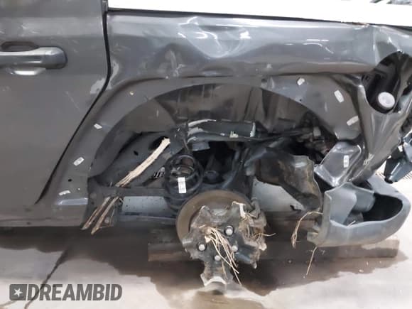 ✅ 2021 Jeep Wrangler Unlimited Sport S • VIN: 1C4HJXDN6MW724339 • Lot: 40772502. Wystawiony na IAAI z przebiegiem 60 366 mil. Bezpłatny archiwum sprzedaży aukcyjnych z USA i szczegółowy raport historii pojazdu na DreamBid. Zdjęcie 14.