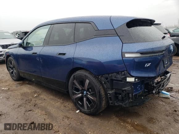 ✅ 2023 BMW iX xDrive50 • VIN: WB523CF04PCM84946 • Lot: 47995414. Wystawiony na Copart z przebiegiem 6 037 mil. Bezpłatny archiwum sprzedaży aukcyjnych z USA i szczegółowy raport historii pojazdu na DreamBid. Zdjęcie 2.