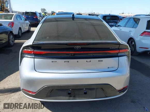 ✅ 2024 Toyota Prius LE • VIN: JTDACAAU0R3034244 • Lot: 42312682. Wystawiony na IAAI z przebiegiem 4 102 mil. Bezpłatny archiwum sprzedaży aukcyjnych z USA i szczegółowy raport historii pojazdu na DreamBid. Zdjęcie 17.