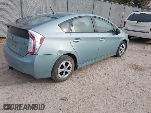 ✅ 2013 Toyota Prius Three • VIN: JTDKN3DU8D1651756 • Lot: 43626019. Wystawiony na IAAI z przebiegiem 214 979 mil. Bezpłatny archiwum sprzedaży aukcyjnych z USA i szczegółowy raport historii pojazdu na DreamBid. Zdjęcie 4.