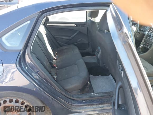 ✅ 2014 Volkswagen Passat S • VIN: 1VWAT7A36EC090545 • Lot: 43285466. Wystawiony na IAAI z przebiegiem 131 787 mil. Bezpłatny archiwum sprzedaży aukcyjnych z USA i szczegółowy raport historii pojazdu na DreamBid. Zdjęcie 8.