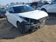 ✅ 2013 Hyundai Veloster w/Black Int • VIN: KMHTC6AD4DU153855 • Lot: 41589006. Wystawiony na IAAI z przebiegiem 106 161 mil. Bezpłatny archiwum sprzedaży aukcyjnych z USA i szczegółowy raport historii pojazdu na DreamBid. Zdjęcie 1.