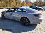 ✅ 2023 Volkswagen Arteon SEL R-Line • VIN: WVWAR7AN8PE013699 • Лот: 75123823. Опубликован ранее на Copart с пробегом 3 646 миль. Бесплатный доступ к архиву аукционных продаж из США и подробный отчёт об истории автомобиля на DreamBid. Изображение 2.