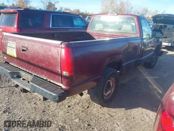 ✅ 1997 Chevrolet Silverado 2500 • VIN: 1GCGC24R4VE116189 • Lot: 43456784. Wystawiony na IAAI z przebiegiem 203 518 mil. Bezpłatny archiwum sprzedaży aukcyjnych z USA i szczegółowy raport historii pojazdu na DreamBid. Zdjęcie 4.