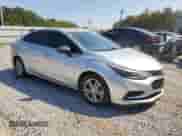 2017 Chevrolet Cruze LT с VIN 1G1BE5SM4H7208384, выставлен на аукционе Copart как лот 71900525 с пробегом 228 690 миль миль и Списание • Salvage title. История ставок и продаж доступна на DreamBid. Изображение 4.