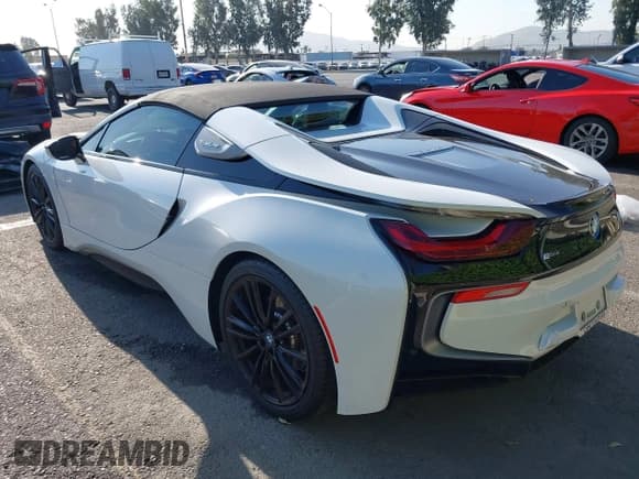 ✅ 2019 BMW i8 • VIN: WBY2Z6C55KVG98119 • Лот: 43127245. Опубликован ранее на IAAI с пробегом 29 645 миль. Бесплатный доступ к архиву аукционных продаж из США и подробный отчёт об истории автомобиля на DreamBid. Изображение 3.