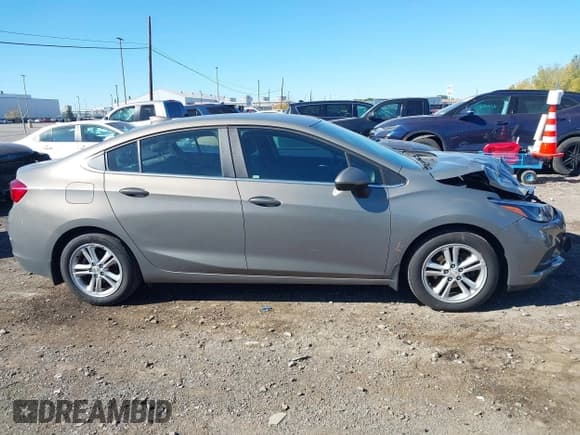 ✅ 2018 Chevrolet Cruze LT • VIN: 1G1BE5SM3J7226199 • Lot: 43466842. Listed on IAAI with 67,601 mi. Free auction sales archive from the USA and detailed vehicle history report at DreamBid. Image 13.