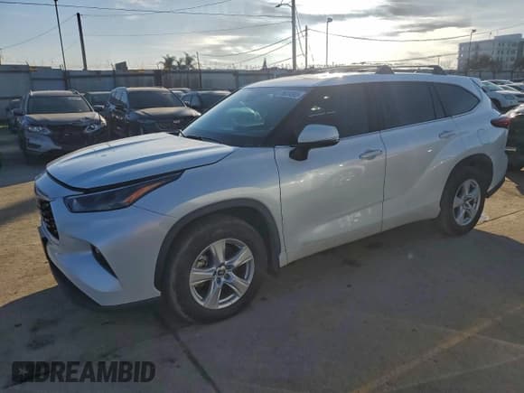 ✅ 2023 Toyota Highlander Hybrid LE • VIN: 5TDZARAHXPS521120 • Лот: 95034905. Опубликован ранее на Copart с пробегом 86 264 миль. Бесплатный доступ к архиву аукционных продаж из США и подробный отчёт об истории автомобиля на DreamBid. Изображение 1.