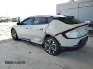 ✅ 2022 Kia EV6 Wind • VIN: KNDC3DLCXN5032322 • Lot: 53031884. Wystawiony na Copart z przebiegiem 45 369 mil. Bezpłatny archiwum sprzedaży aukcyjnych z USA i szczegółowy raport historii pojazdu na DreamBid. Zdjęcie 2.