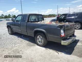 1996 Dodge Dakota z VIN 1B7GL23X6TS508007, wystawiony jako Copart lot #64087425 z przebiegiem 116 318 mil mil oraz Szkoda całkowita • Salvage title. Historia ofert i sprzedaży dostępna na DreamBid. Obrazek 2.