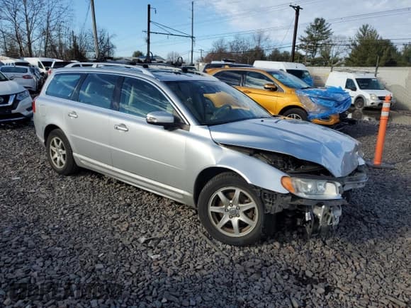 ✅ 2010 Volvo V70 • VIN: YV1960BW5A1146598 • Lot: 87005884. Wystawiony na Copart z przebiegiem 72 886 mil. Bezpłatny archiwum sprzedaży aukcyjnych z USA i szczegółowy raport historii pojazdu na DreamBid. Zdjęcie 4.