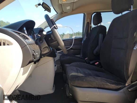 ✅ 2015 Dodge Grand Caravan SE • VIN: 2C4RDGBGXFR531025 • Lot: 82211385. Wystawiony na Copart z przebiegiem 159 149 mil. Bezpłatny archiwum sprzedaży aukcyjnych z USA i szczegółowy raport historii pojazdu na DreamBid. Zdjęcie 7.